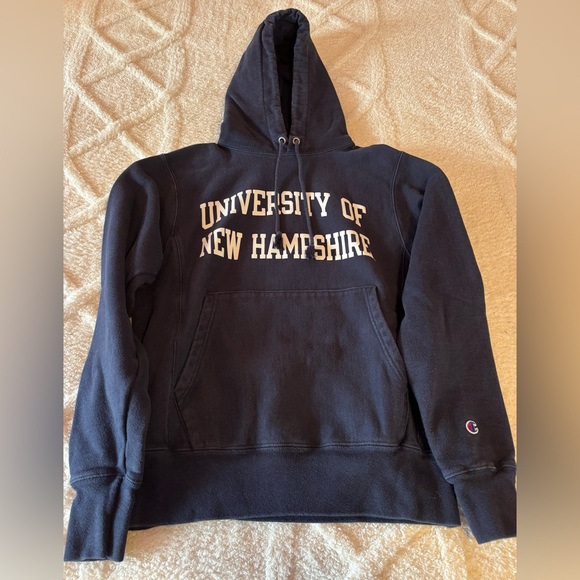 University of New Hampshire Sweatshirt - Picture 2 of 8